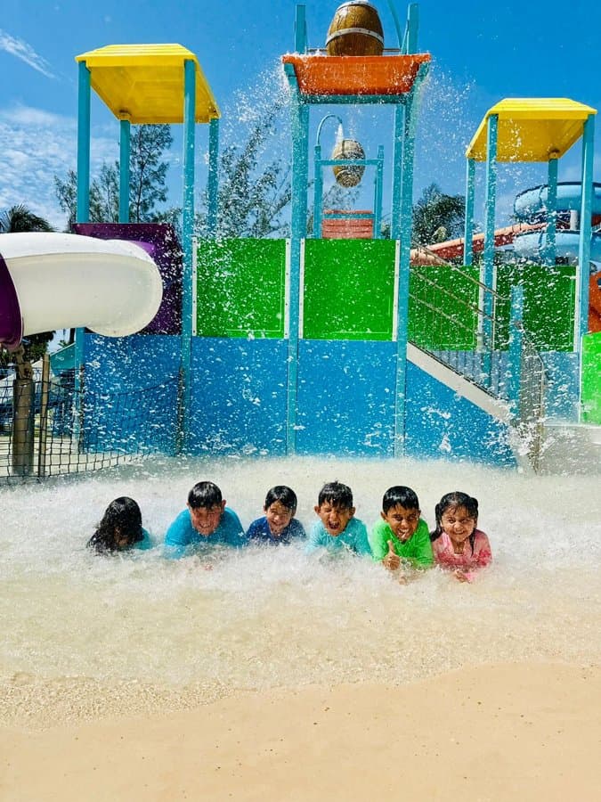 Kids playing at a Cancún water park